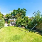 Pass The Keys Beautiful 3 Bedroom Family Home