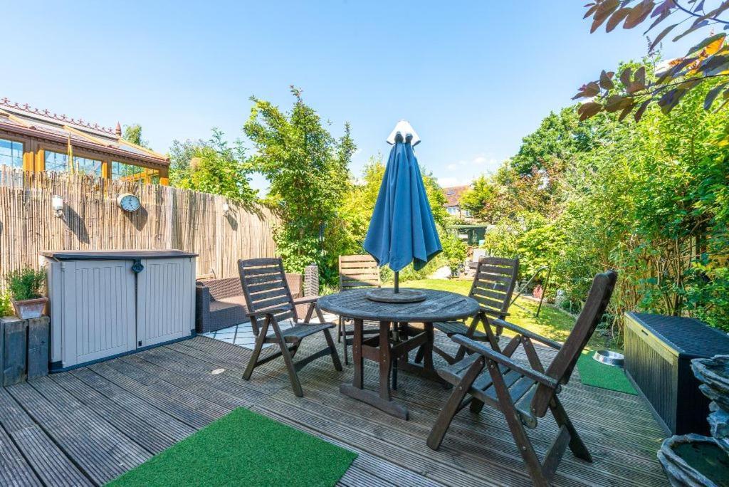 Pass The Keys Beautiful 3 Bedroom Family * London