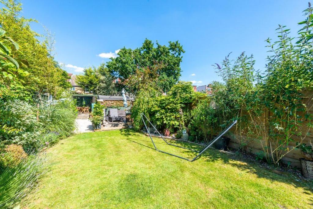 Pass The Keys Beautiful 3 Bedroom Family * London